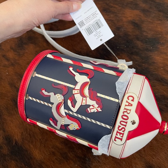 KATE SPADE WINTER WONDERS 3D CAROUSEL MERRY-GO-ROUND CROSSBODY KE578 NWT - Picture 10 of 10